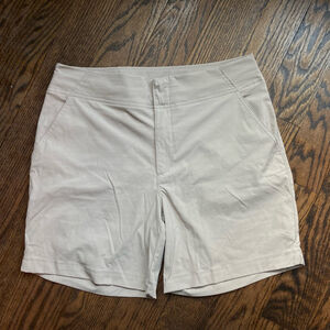 Women's Columbia Beige Shorts Size 8